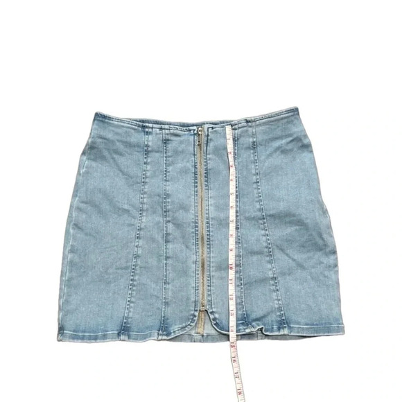 Free People Layla Zip Denim Mini Skirt in Starwash Blue Size 8 - Picture 8 of 9